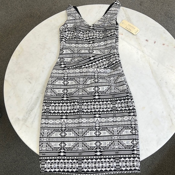 Nicole Miller Dresses & Skirts - Nicole Miller Artelier Dress. Black White & Silver. Size 2